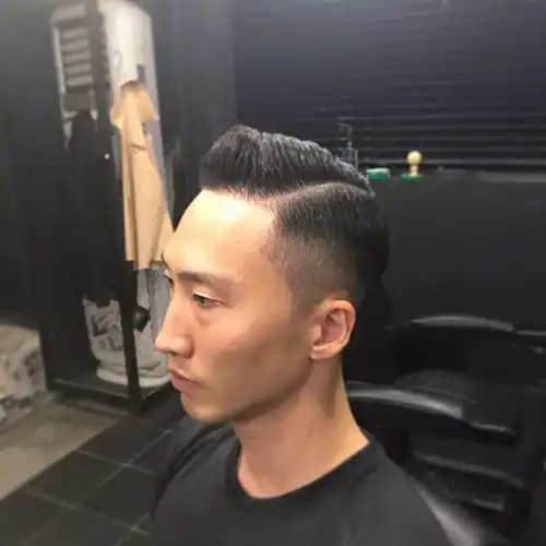 2018流行的纹理奔头男士发型