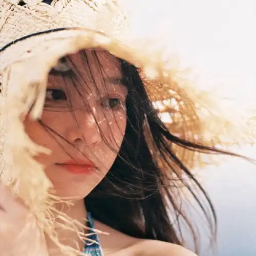 头像丨春风绕转捎上暖意