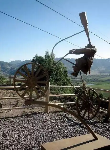 节操碎一地盘点世界各地奇葩雕塑...