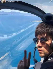 周杰伦直升机送昆凌来戛纳,暗中看昆凌走红毯手当口罩用