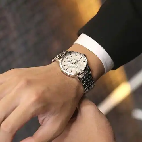 奔5男人出门,最好随身携带它,比戴金戒子抽烟更有档次