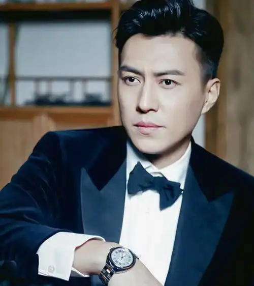 没想到年轻时的靳东竟然长这样