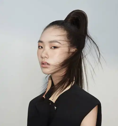 女大十八变,小s大女儿正式出道,这该死的气质和辨识度太强了