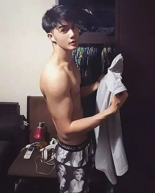 泰国帅气小哥,高颜值且爱健身,这样的肌肉男是你的菜么