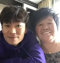 当红男明星与妈妈合影你最喜欢哪对母子