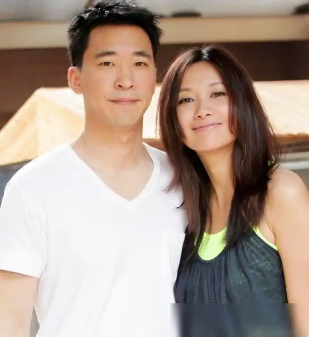 他们是一对女强男弱情侣,低调爱了10年不结婚,女方笃定会一直幸福