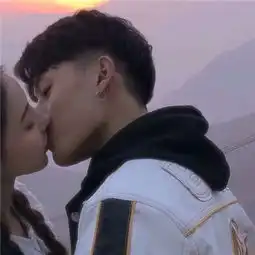 情侣头像分开的各一张2018最新没什么出息就是很想当你老公