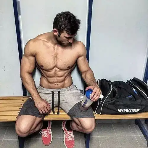 73岁的白发奶奶,坚持健身13年活得像少女