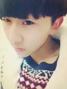 谁知道这个男网红叫什么