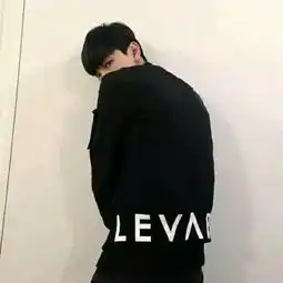 和这个一样风格的真人伤感头像男10张吧