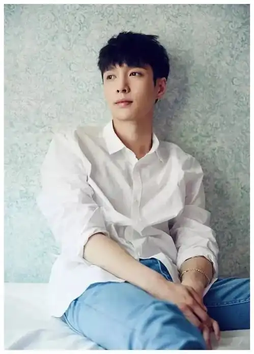 杨洋突然出现,能把白衬衫穿出霸道总裁感也就杨洋,肖战都比不过