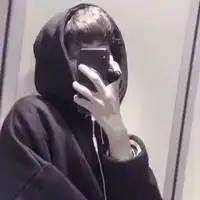 qq头像男生真人帅气真人帅气用手机挡脸的男生qq头像