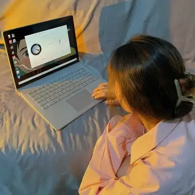 阳光下的女生头像唯美,散发着阳光般的温暖