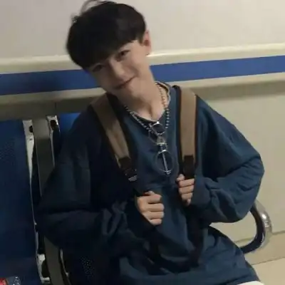 2023高清帅气男生头像