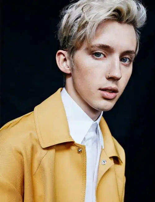 组图戳爷最新写真粉色西装吸睛骚气可爱又不失性感