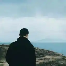 男生背影头像爱自己是终生浪漫的开始