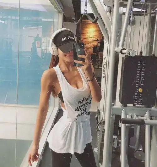 44岁翘臀老阿姨迷倒小16岁男友年龄从来都不是借口