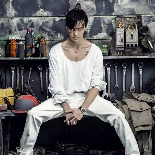 男明星锁骨杀,鹿晗精致,张艺兴性感,蔡徐坤漂亮,千玺令人瞩目