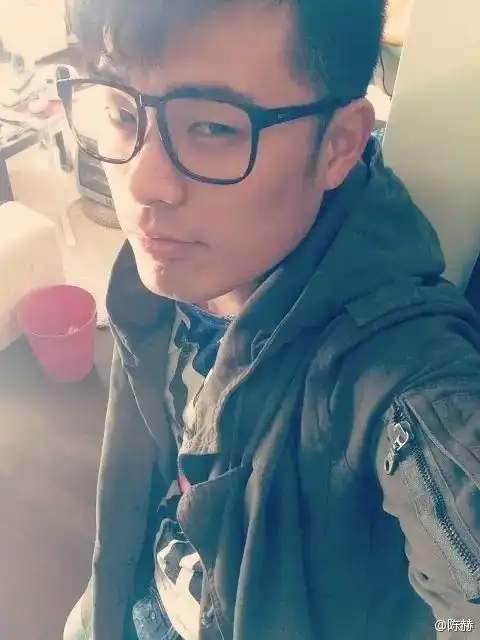 渣男都带黑框眼镜换眼镜可参考这几只新款
