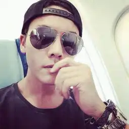 鹿晗张艺兴马天宇等15位男星演绎眼镜杀