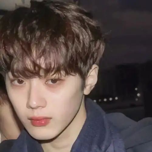 是一期赖冠霖的头像呀