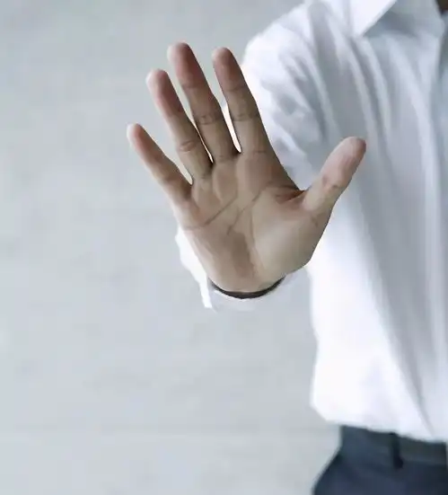 老师向一95后家长借钱,本科妈妈高智商拒绝,不伤和气不记仇