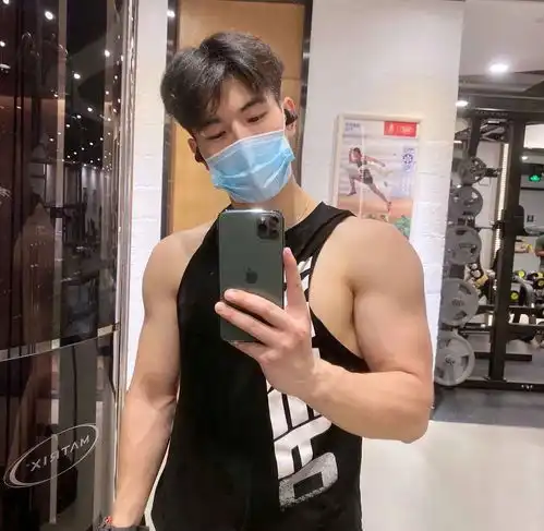 梦想超越彭于晏,小伙逆袭肌肉型男,8块腹肌公狗腰,实力强大