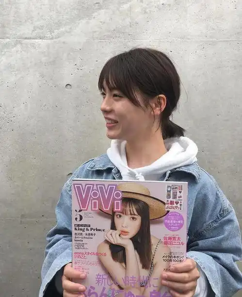 16岁男高中生沉迷女装,因长相甜美,拥有许多男粉丝
