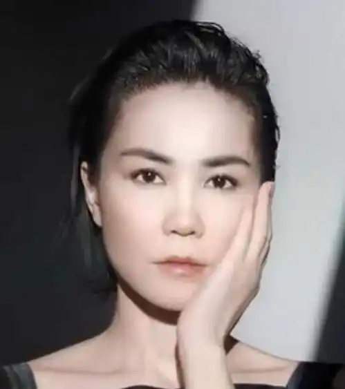 王菲剪型男短发拍广告,造型公开后,终于懂他为何吃回头草