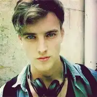 帅气男生头像欧美复古潮流图片大全只是喜欢笑着说没关系