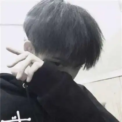 qq头像男生伤感,时光不及你眉梢真的老了