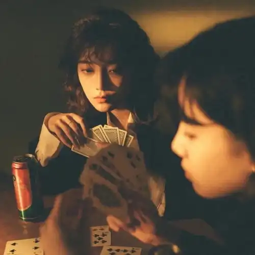 女生治愈头像你说大海会不会等风来.