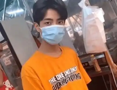 28岁男嘉宾神似肖战,引全场女生尖叫,看清长相肖战果然大众脸