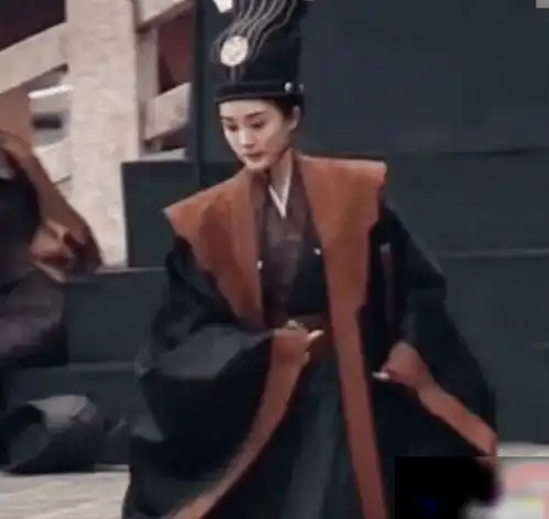 斛珠夫人杨幂路透,身穿男装剑眉星目,瞬间被帅一脸血
