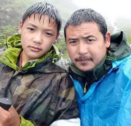 80后爸爸带儿子徒步川藏线男孩要经受苦难教育