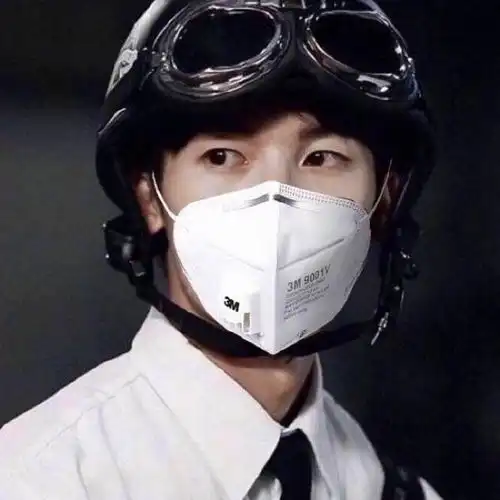 带口罩男生头像疫情期间要注意防范哦