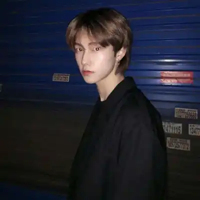 苏瓷高冷成熟男头酷成熟时尚男生头像我要个性网