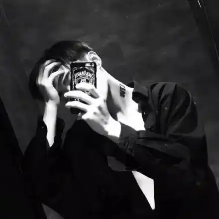 头像我们的故事以我打扰开始,以我多余结束