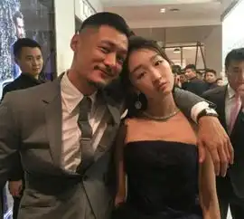 她不拉窗帘和男友亲热,又被踢爆新恋情这个耍大牌情商低的招黑girl,却轻易撩到了余文乐