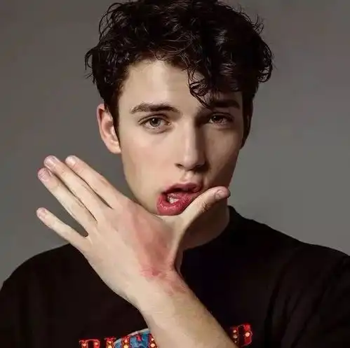 男生头像一个小建议,远离那个总是不停令你痛苦的人