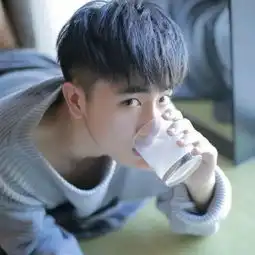 2018最新版最帅男生图片伤感大全有意境带点伤感的男生头像