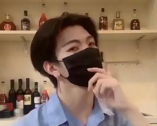 男版乔碧萝殿下戴口罩人气六百万,真实颜值遭到大家质疑