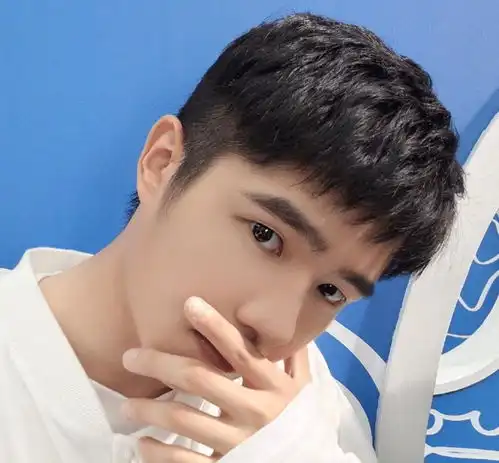 闷声做善举,男明星刘昊然捐款后随队送货,人帅心善值得点赞