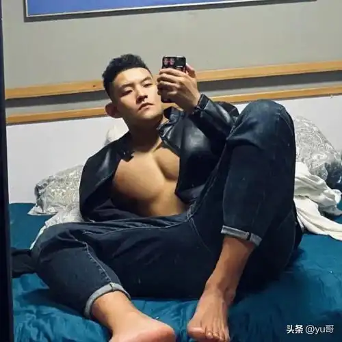 初中数学老师每一块肌肉都经过精心雕琢,展现出对健身的极致追求