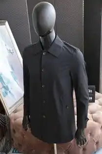 阿玛尼一款专为成熟男士设计中长风衣,经典大气特气派