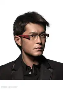 脸黑的人穿什么颜色的西装,