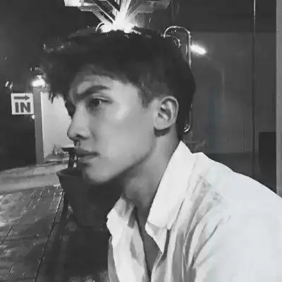 qq黑白男生头像个性酷酷的我的自作多情把你逗笑了