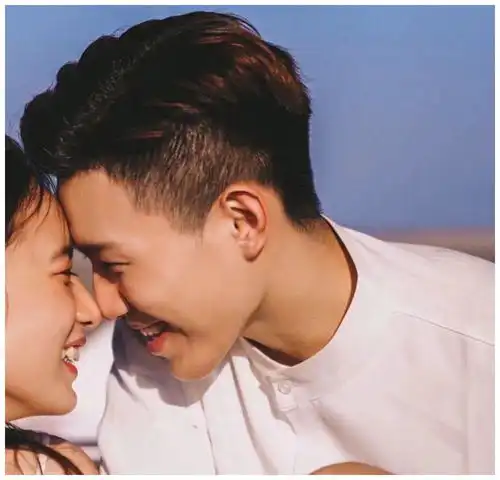 头像我将告别黄昏,向你的光里坠落