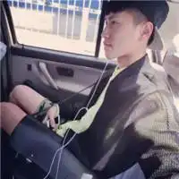 自作多情的男生头像就算在线估计也没人想搭理我吧