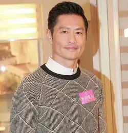 他捱足28年53岁当男一,演尽不举男或同性恋,可惜这位tvb忠臣也要离开了.
